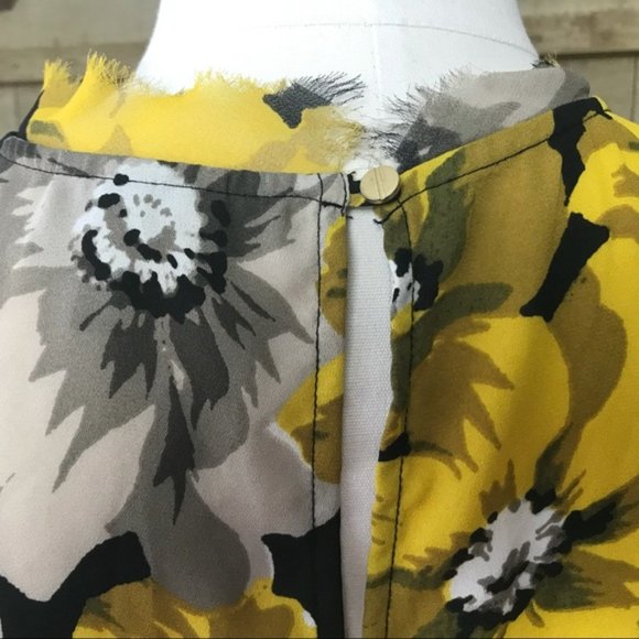 SOLD!!! Who What Wear Sleeveless Top, Multi-Floral - Picture 3 of 7